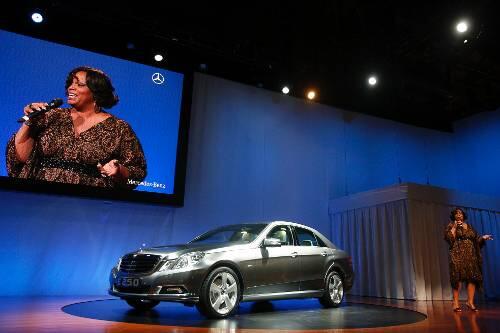 Dianne Reeves singt während der Präsentation des Mercedes E 250 Bluetec.