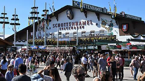 Dort, wo sich die Stadtr&auml;te treffen, ist es im Schottenhamelzelt zu einem Eklat gekommen.