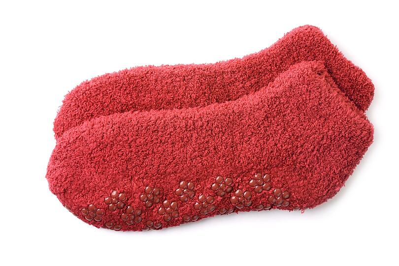 Das Gleiche gilt für Socken mit Kunststoff- oder Kautschuknoppen oder Badvorleger mit einer Unterseite aus Gummi - auch hier besteht Schmelzgefahr. Das Gleiche gilt für Socken mit Kunststoff- oder Kautschuknoppen oder Badvorleger mit einer Unterseite aus Gummi - auch hier besteht Schmelzgefahr.