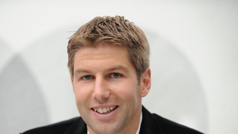 Thomas Hitzelsperger wurde beim FC Bayern ausgebildet und steht seit 1. Juli 2010 bei West Ham United unter Vertrag Thomas Hitzelsperger wurde beim FC Bayern ausgebildet und steht seit 1. Juli 2010 bei West Ham United unter Vertrag