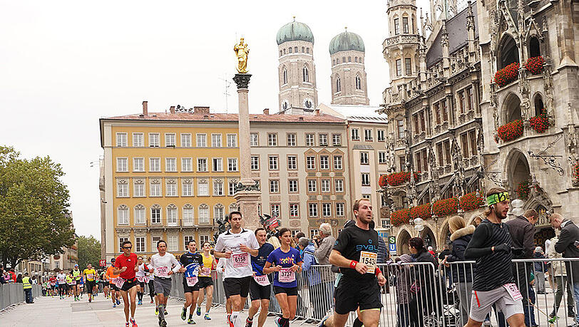 Die Läufer und Läuferinnen des 30. München Marathon am 11.20.2015 Die Läufer und Läuferinnen des 30. München Marathon am 11.20.2015
