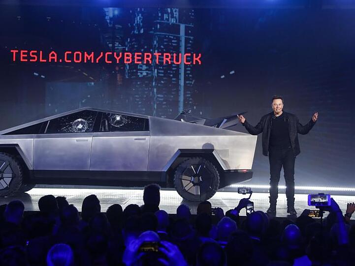 Elon Musk stellt den Cybertruck vor.
