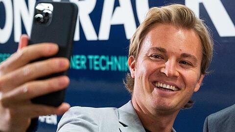 Nico Rosberg hat sein Smartphone inzwischen zur Seite gelegt.