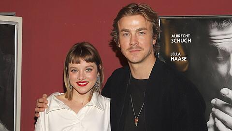 Jella Haase und Albrecht Schuch bei der Preview des Kinofilms "Lieber Thomas" im November 2021 im Hamburger Zeise Kino.