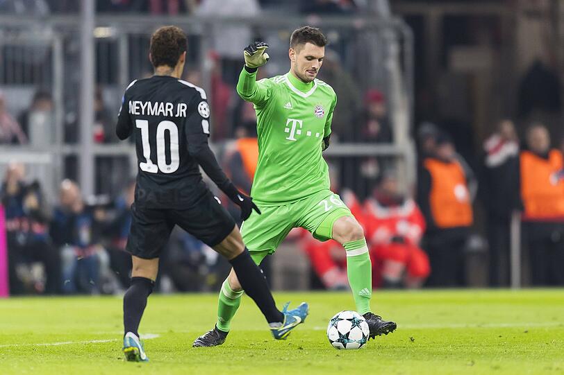 SVEN ULREICH NOTE 1:
Im Hinspiel unglücklich, diesmal Weltklasse: Rettete gegen Mbappé (3.), dann gegen Neymar (34.), Draxler (61.) und wieder Mbappé. Erstklassiger Rückhalt auf höchstem Niveau.