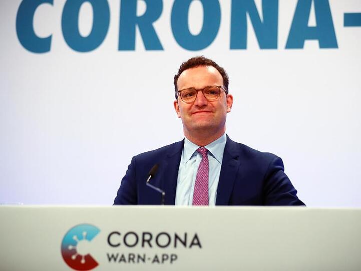 Bundesgesundheitsminister Jens Spahn will die Schutzmasken lieber zu spät als zu früh abnehmen lassen.