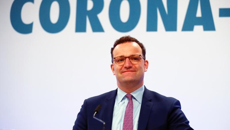 Bundesgesundheitsminister Jens Spahn will die Schutzmasken lieber zu spät als zu früh abnehmen lassen. Bundesgesundheitsminister Jens Spahn will die Schutzmasken lieber zu spät als zu früh abnehmen lassen.