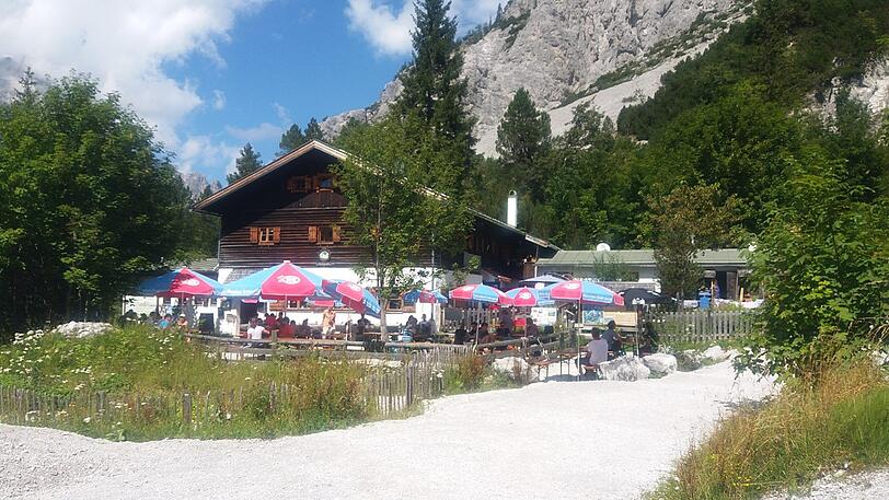 Der Zuspruch ist da, die Kapazitäten reichen nicht: etwa hier an der Wimbachgrieshütte der Naturfreunde München in den Berchtesgadener Bergen. Hilft jetzt die Staatsregierung den Hüttenbetreibern?