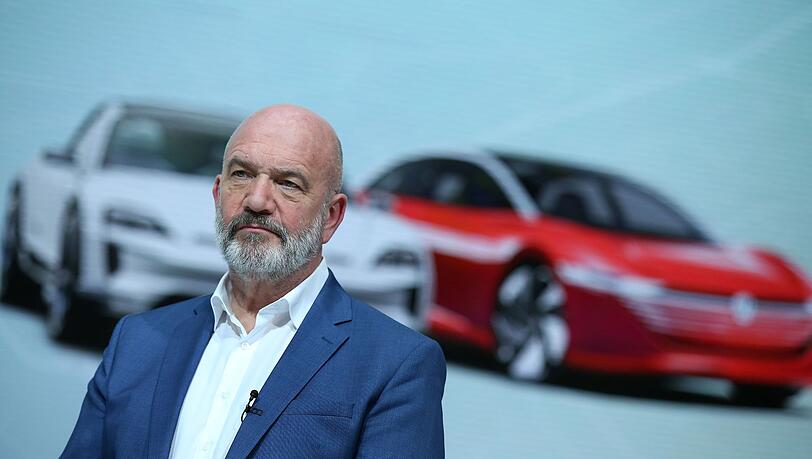 Damaliger Betriebsratschef Bernd Osterloh während einer Pressekonferenz in der Zentrale der Volkswagen AG in Wolfsburg.