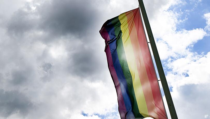 Verband: Hass und Gewalt gegen queere Menschen nimmt zu