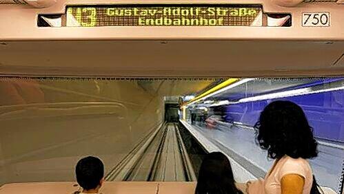 Die fahrerlose U-Bahn – in 15 Jahren soll sie bis nach Nürnberg-Eibach und die Nachbarstadt Stein fahren. Die fahrerlose U-Bahn – in 15 Jahren soll sie bis nach Nürnberg-Eibach und die Nachbarstadt Stein fahren.