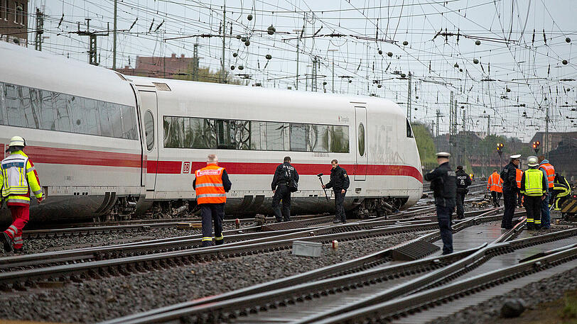Am Dortmunder Hauptbahnhof ist ein ICE aus noch ungeklärter Ursache entgleist. Die Bilder vom Unglück.