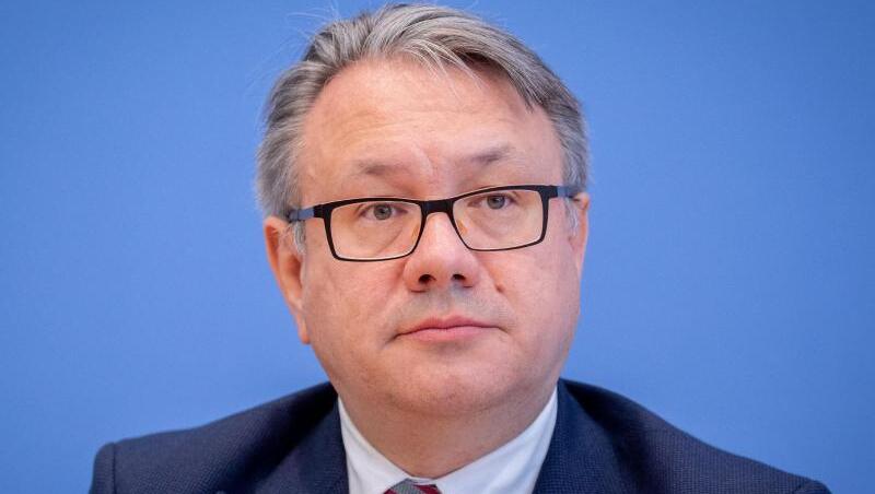 Georg Nüßlein ist einer der wichtigsten Gesundheitspolitiker der CSU: Er soll einen Auftrag zur Maskenbeschaffung für die Bundes- und die bayerische Landesregierung organisiert und sich dabei persönlich bereichert haben.