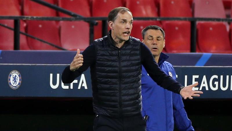 Thomas Tuchel, Trainer von FC Chelsea, gestikuliert beim Spiel gegen den FC Porto an der Seitenlinie.