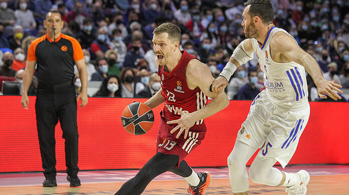 In Madrid drehen die Basketballer des FC Bayern einen 22-Punkte-Rückstand zur Pause noch in einen Sieg.