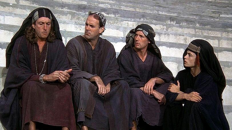 Die Volksfront von Jud&auml;a - von links: Eric Idle, John Cleese, Michael Palin, Sue Jones-Davies - diskutiert &uuml;ber "Vergeltungsaktionen" gegen die R&ouml;mer.