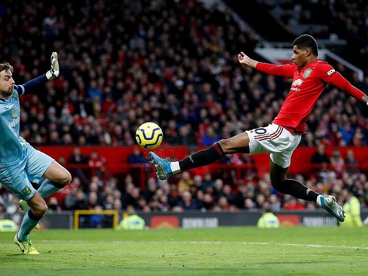 Marcus Rashford (r) erzielte die ersten beiden Treffer beim klaren Erfolg gegen Norwich City.