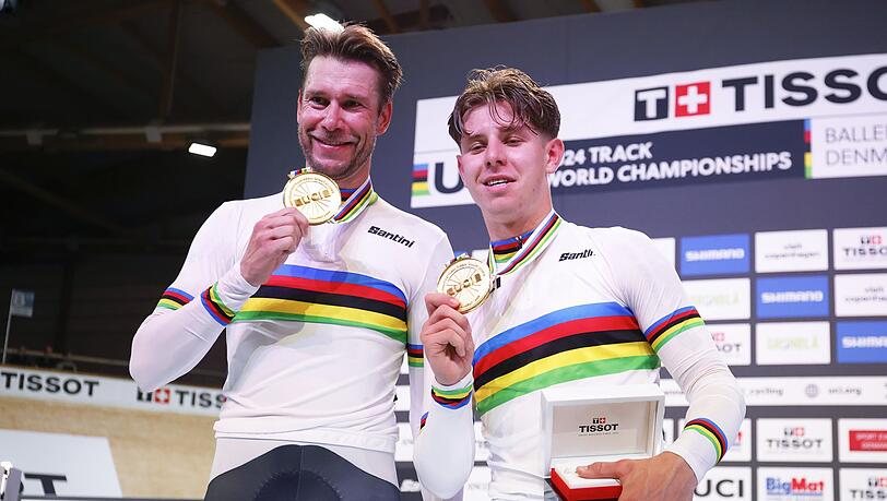 Roger Kluge (l) und Tim Torn Teutenberg feiern Gold bei der Bahnrad-WM.