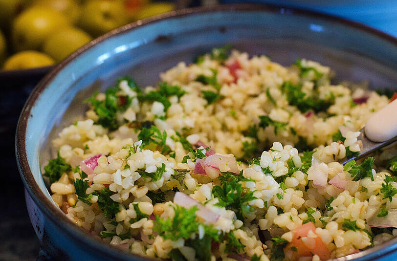 Hier zu sehen ein leckerer, türkischer Couscous Salat.
