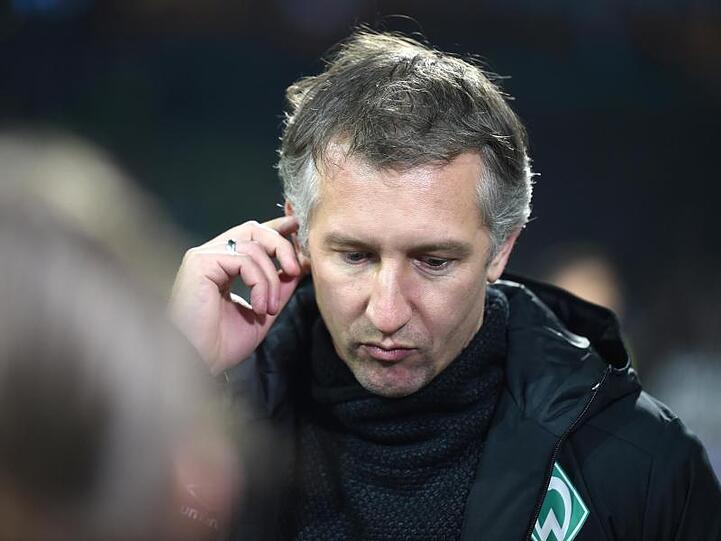 Werder Bremens Sportchef Frank Baumann steht bei einem Interview. Foto: Carmen Jaspersen/dpa/Archivbild