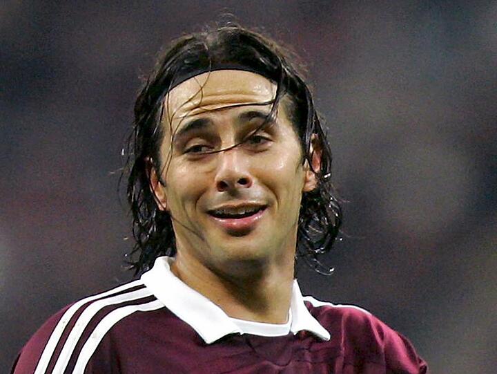 Ex-Bayer Claudio Pizarro kehrt in die Bundesliga zurück. Der Peruaner wechselt nach Bremen.