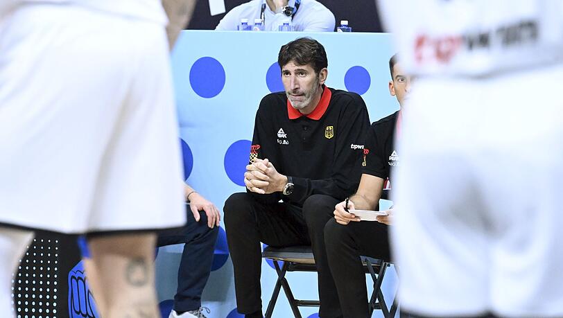 Bundestrainer Mumbru kehrte angeschlagen zum Nationalteam zurück.