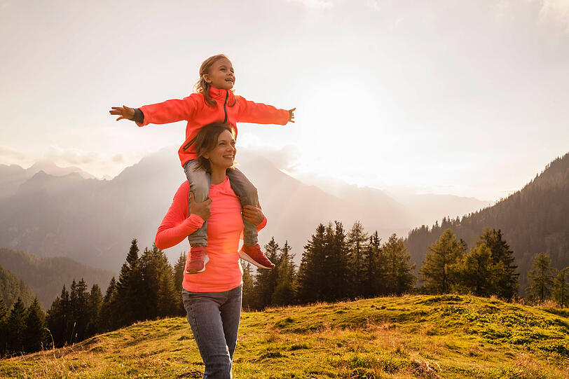 Einfach mal mit den Kindern rausgehen – das empfiehlt Felix Neureuther. Einfach mal mit den Kindern rausgehen – das empfiehlt Felix Neureuther.