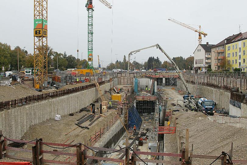 Mehrstöckig: Hier sind die Tunnelzu- und abfahrten zu sehen. Aus dem zweiten Untergeschoss kommen die Autos von der A 95.