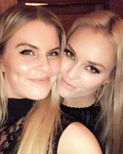 Auch ihre Schwester kann sich sehen lassen.