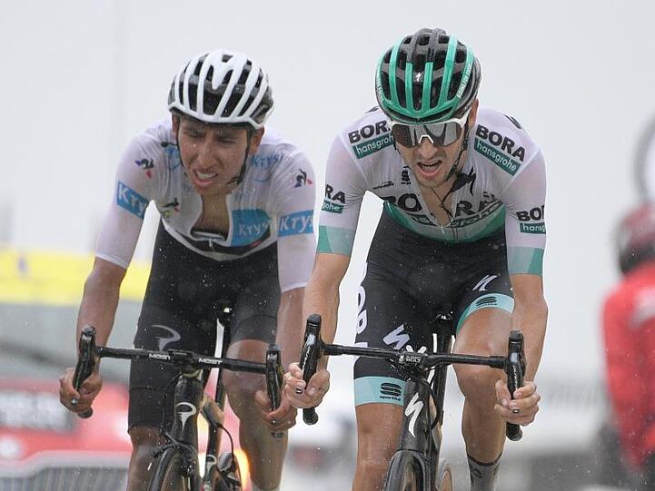 Buchmann (r) liegt in der Gesamtwertung auf Rang sechs, sein Rückstand auf Alaphilippe beträgt 2:14 Minuten.