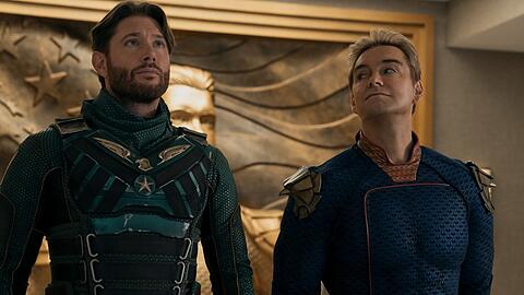 R&uuml;ckkehrer Jensen Ackles (l.) und Antony Starr in "The Boys".