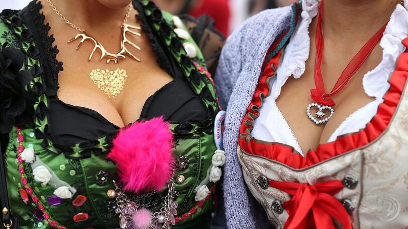 Dekoltee Dirndl Oktoberfest Wiesn