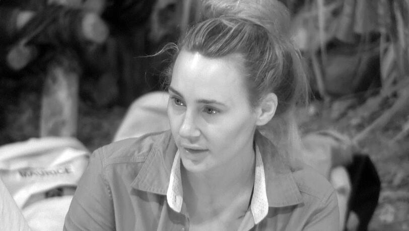 Alessia Herren spricht im Dschungelcamp über den Tod ihres Vaters. Alessia Herren spricht im Dschungelcamp über den Tod ihres Vaters.