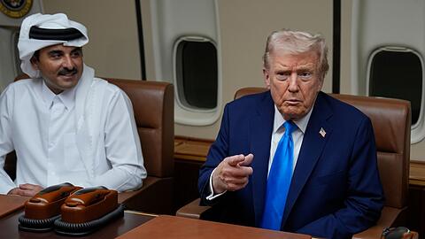 Trump stellte beim Tankstopp in Katar einen baldigen Einsatz der geplanten internationalen Friedenstruppe (ISF) für den Gazastreifen in Aussicht.