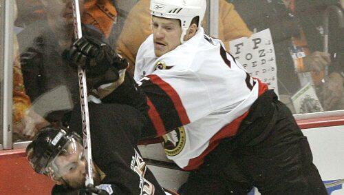 Christoph Schubert ist zwar in München geboren, in der DEL spielt er allerdings für Hamburg - und am Freitagabend gegen den EHC. Christoph Schubert ist zwar in München geboren, in der DEL spielt er allerdings für Hamburg - und am Freitagabend gegen den EHC.