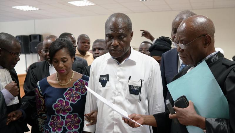 Oppositionskandidat Martin Fayulu (M) legt beim Verfassungsgericht in Kinshasa offiziell Einspruch gegen die Ergebnisse der Wahlkommission ein. Oppositionskandidat Martin Fayulu (M) legt beim Verfassungsgericht in Kinshasa offiziell Einspruch gegen die Ergebnisse der Wahlkommission ein.
