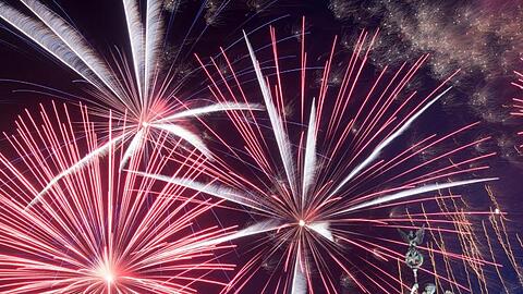 Feuerwerk 2018 bei Deutschlands größter Silvesterparty am Brandenburger Tor in Berlin.