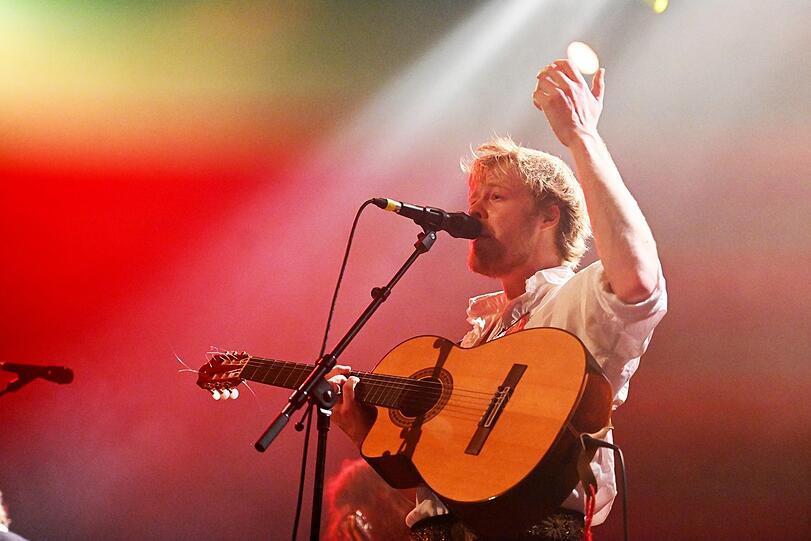Der Sänger und Gitarrist Lukas Klein von Buntspecht