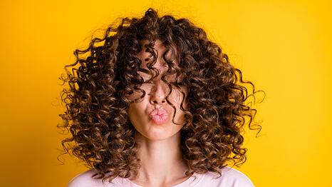Wer Locken hat, sollte auf spezielle Pflege achten.