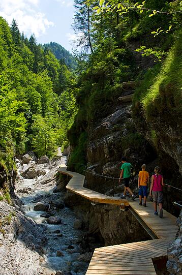 Mit der richtigen Ausrüstung ist die Bergwelt auch für Kinder ein traumhaftes Erlebnis.
