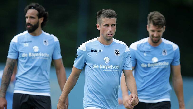 Ein Duo fehlte den Löwen am Sonntag im Training: Stefan Lex (M.) und Jan Mauersberger (r.), hier mit Adriano Grimaldi.