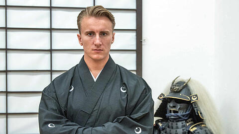 Der Großmeister in seinem Dojo. Otsuka Ryousuke Taira no Masatomo, bürgerlich Markus Lösch, wurde von einer Samurai-Famile adoptiert, deren Wurzeln 800 Jahre zurückgehen