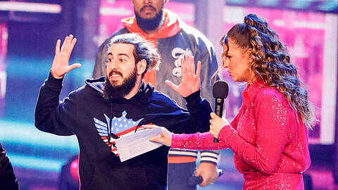 Ein Mann flitzte beim DSDS-Finale auf die Bühne und störte die Moderatorin von Laura Wontorra