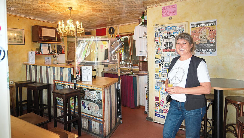 Gabi Benkert 2022 zu Hause in Giesing in ihrem Schau ma moi.