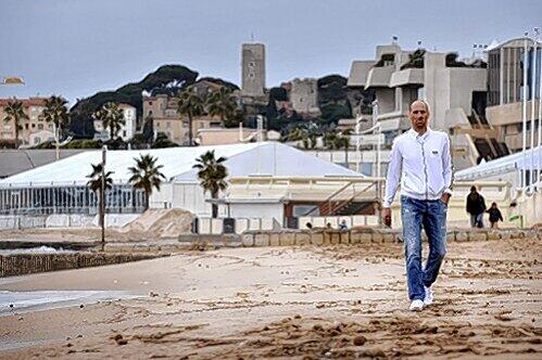 &bdquo;Ich genieße es hier, das ist alles, was ich wollte&ldquo;: Fußball-Veteran Jan Koller ist glücklich an der Côte d&rsquo;Azur &ndash; egal ob am Strand von Cannes oder als erfolgreicher Torjäger in der Dritten Liga .