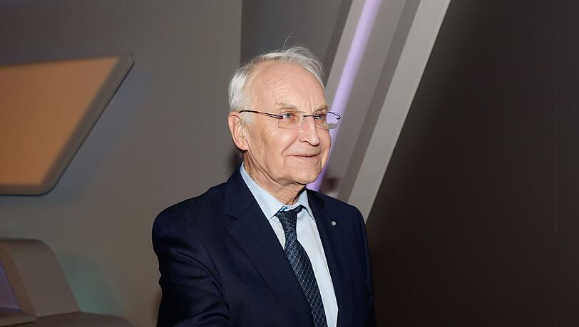 Bayerns ehemaliger Ministerpräsident Edmund Stoiber sitzt beim FC Bayern im Aufsichtsrat. Bayerns ehemaliger Ministerpräsident Edmund Stoiber sitzt beim FC Bayern im Aufsichtsrat.
