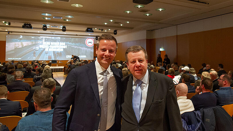 Michael Haberland (l.) und Robert Brannekämper wollen gegen das geplante Diesel-Fahrverbot in München vorgehen.