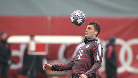 Den Ball fest im Blick: Benjamin Pavard beim Training. Der Fußballstar hat am Mittwoch einen Termin vor dem Kadi.