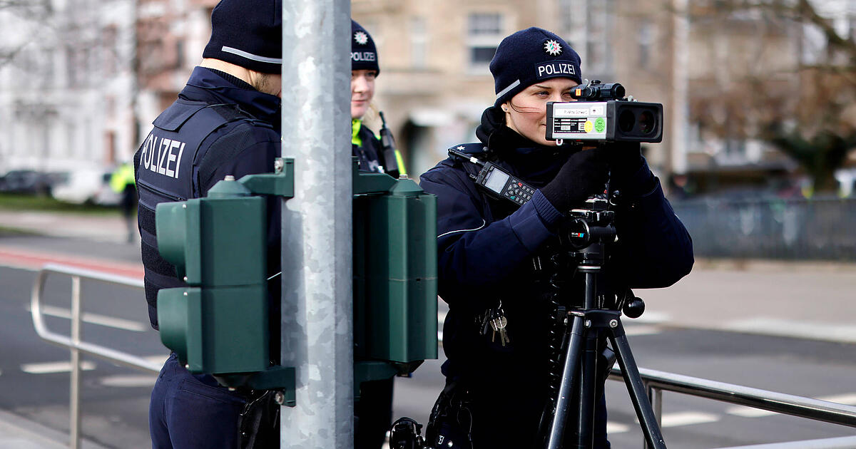 700-Euro-Strafe-und-F-hrerschein-weg-Porsche-Fahrer-viel-zu-schnell-unterwegs