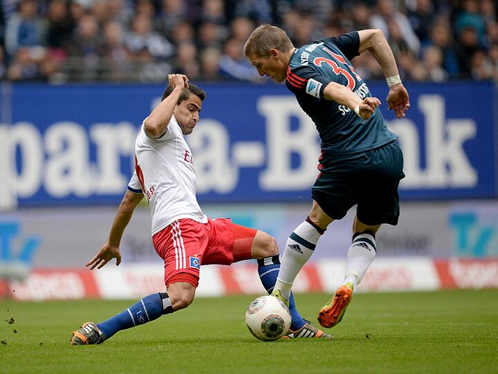 BASTIAN SCHWEINSTEIGER NOTE 4
Das personifizierte Formtief. Wollte schon, schleppte sich aber mehr, als dass er lief. Verlor einfache Bälle, ließ sich einmal von Rincon einfach wegdrücken.